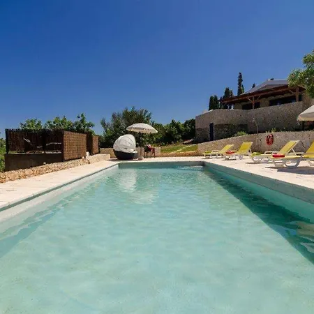 Astounding Portugal Grande 3 Bedrooms Direct Access To The Private Pool Ferragudo ヴィラ カルヴォエイロ