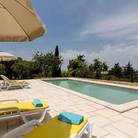 Astounding Portugal Grande 3 Bedrooms Direct Access To The Private Pool Ferragudo カルヴォエイロ